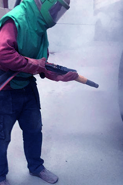 ddni worker abrasive blasting